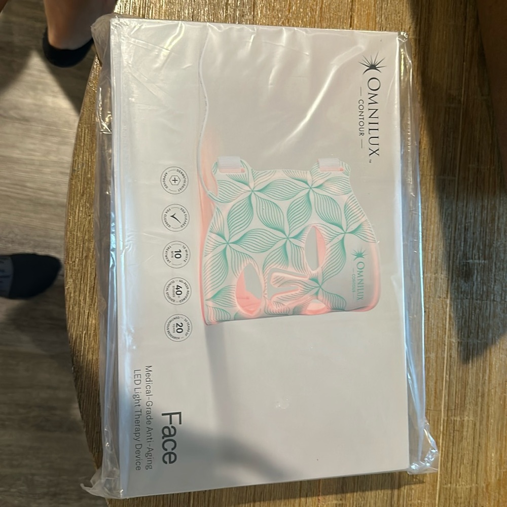 BRAND NEW never been opened omnilux FACE LED light therapy
